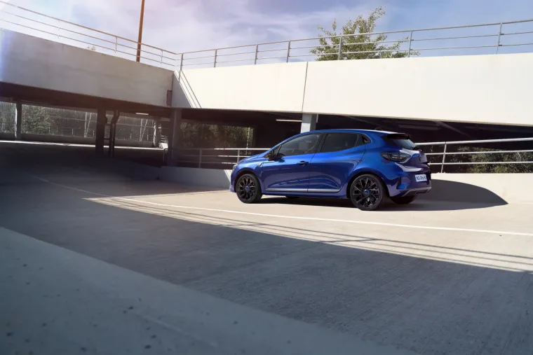 Ovo je novi Renault Clio: Nova generacija legendarnog Francuza stiže i u brutalnom sportskom izdanju