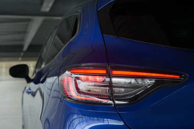 Ovo je novi Renault Clio: Nova generacija legendarnog Francuza stiže i u brutalnom sportskom izdanju