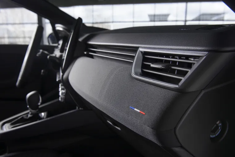 Ovo je novi Renault Clio: Nova generacija legendarnog Francuza stiže i u brutalnom sportskom izdanju