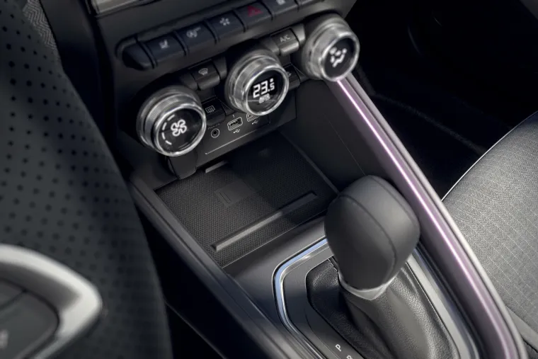 Ovo je novi Renault Clio: Nova generacija legendarnog Francuza stiže i u brutalnom sportskom izdanju