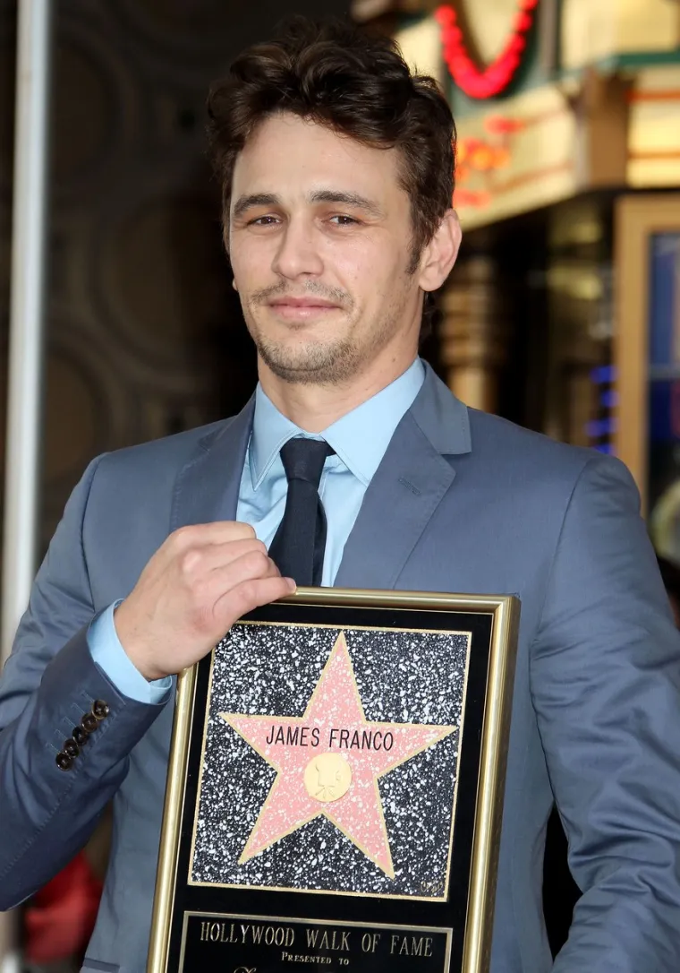 Za tu ulogu je dobio nagradu Zlatni globus i nominacije za Emmy, ali i nagradu Udruženja filmskih glumaca (SAG).