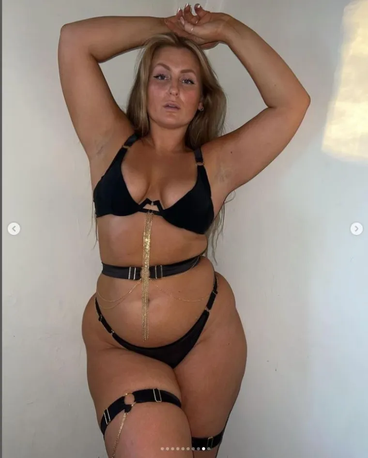 Plavokosa bomba skinula bikini i osvanula gola dok je isprobavala sredstvo za samotamnjenje: 'Imam iznenađenje za vas'