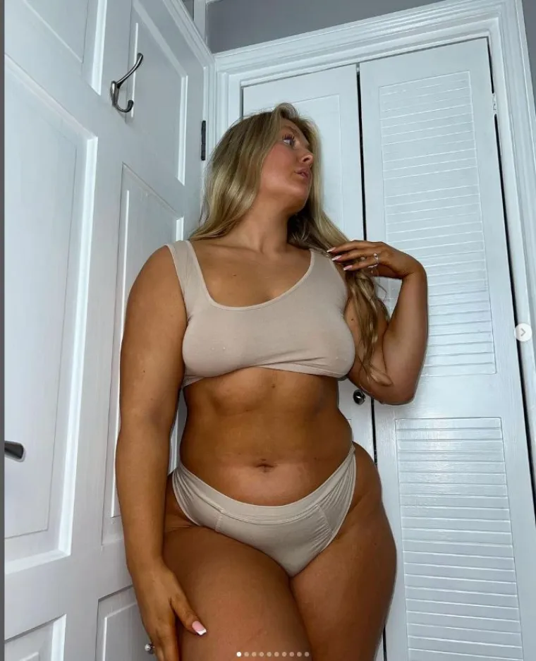 Plavokosa bomba skinula bikini i osvanula gola dok je isprobavala sredstvo za samotamnjenje: 'Imam iznenađenje za vas'