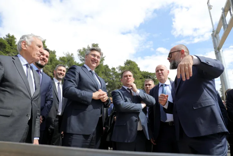 Svecano otvorenje Stonske obilaznice koja cini posljednju fazu projekta &quot;Cestovna povezanost s juznom Dalmacijom&quot; u sklopu koje je u srpnju prosle godine otvoren Peljeski most. predsjednik Vlade Andrej Plenkovic