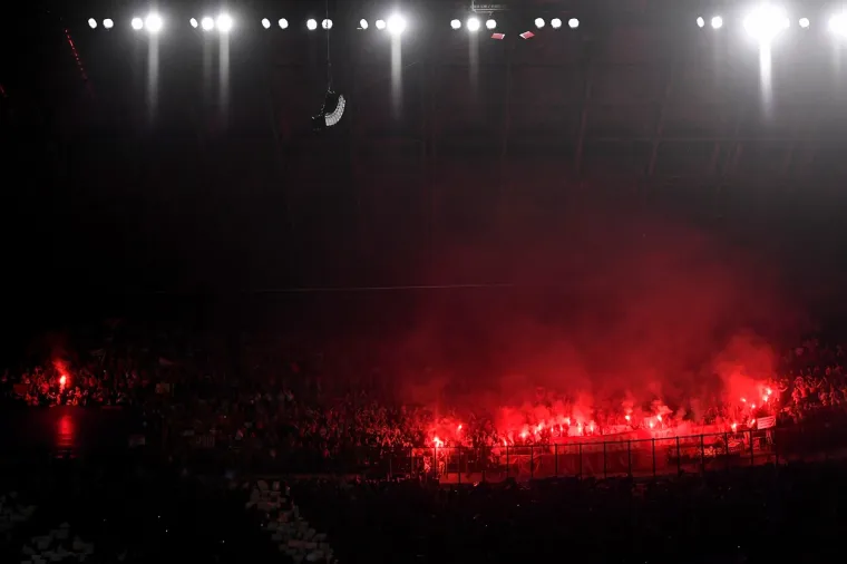 Navijači Benfice napravili su kaos u Milanu: Ovaj potez za osudu sigurno im nije trebao