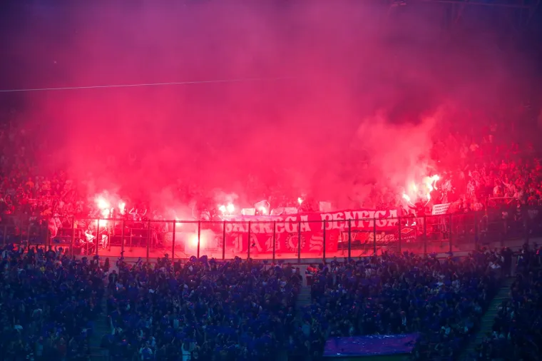 Navijači Benfice napravili su kaos u Milanu: Ovaj potez za osudu sigurno im nije trebao
