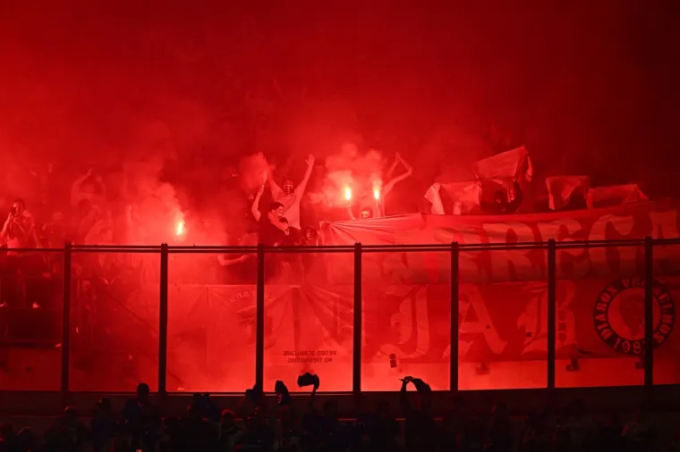 Navijači Benfice napravili su kaos u Milanu: Ovaj potez za osudu sigurno im nije trebao