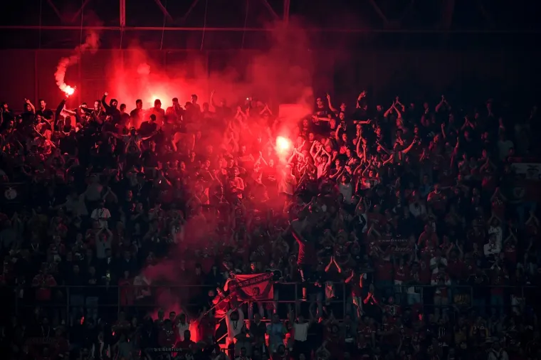 Navijači Benfice napravili su kaos u Milanu: Ovaj potez za osudu sigurno im nije trebao