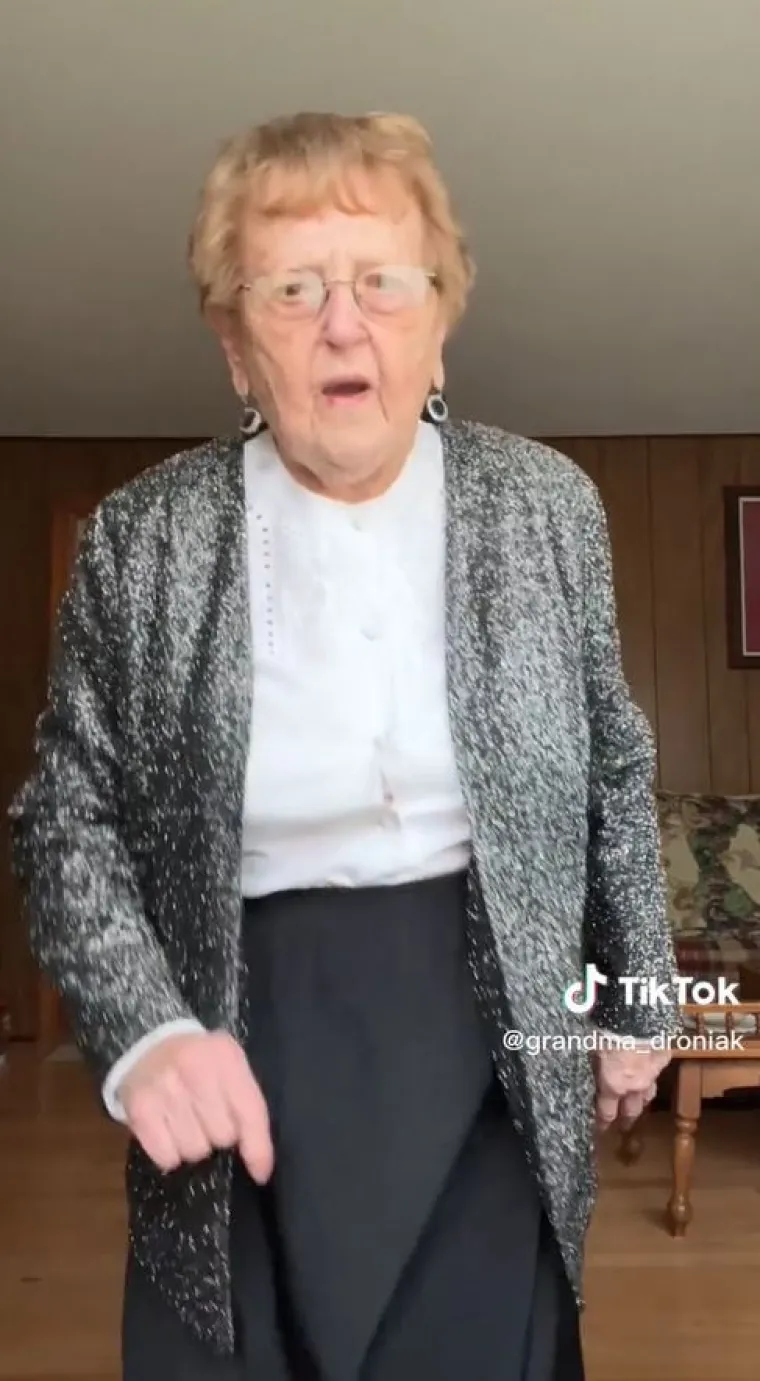 Nakon spoja je svojim fanovima opisala što se dogodilo: &quot;Upravo sam se vratila sa sastanka i nije bilo dobro. Nije ni pogledao moju odjeću niti rekao da izgleda lijepo.&quot;