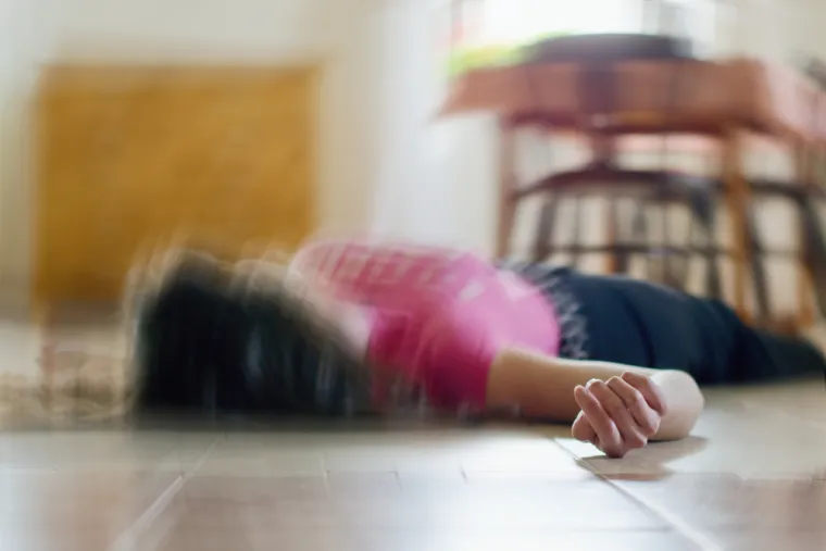 6. Ublažava epileptične napade: Kanabis se već tisućljećima koristi kao lijek za razne konvulzije i napade. Virginia Commonwealth University objavio je 2003. studiju prema kojoj sastojci kanabisa poput THC-a djeluju na stanice u mozgu odgovorne za opuštanje te ublažava epileptične napade. Oko jedan posto Amerikanaca ima epilepsiju, a čak 30 posto pacijenata rezistentno je na konvencionalne lijekove. 