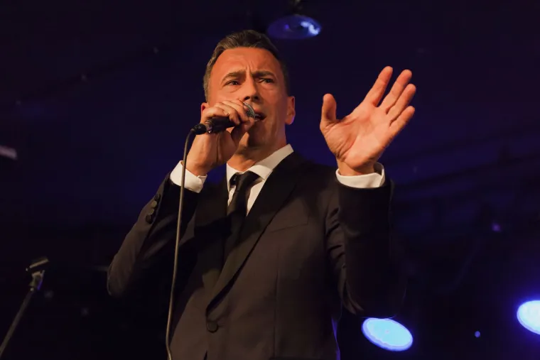 Trudna Doris Pinčić blistala na koncertu u dru&scaron;tvu supruga: Između njih frcaju iskre i to se ne može sakriti