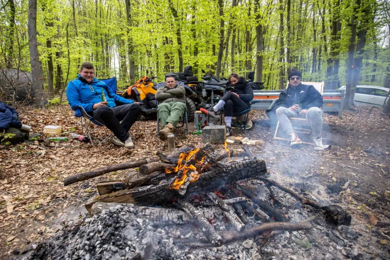 Nema čega nema u ovoj &scaron;umi: Pogledajte kako navijači uživaju na velikom spektaklu u Lijepoj na&scaron;oj