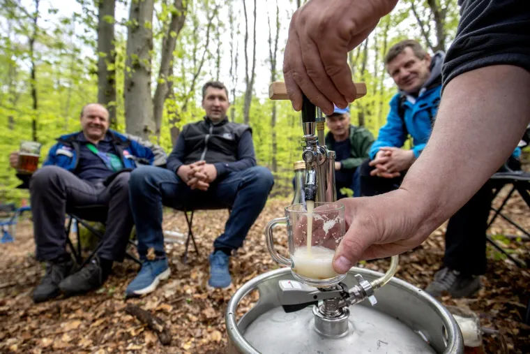 Nema čega nema u ovoj &scaron;umi: Pogledajte kako navijači uživaju na velikom spektaklu u Lijepoj na&scaron;oj