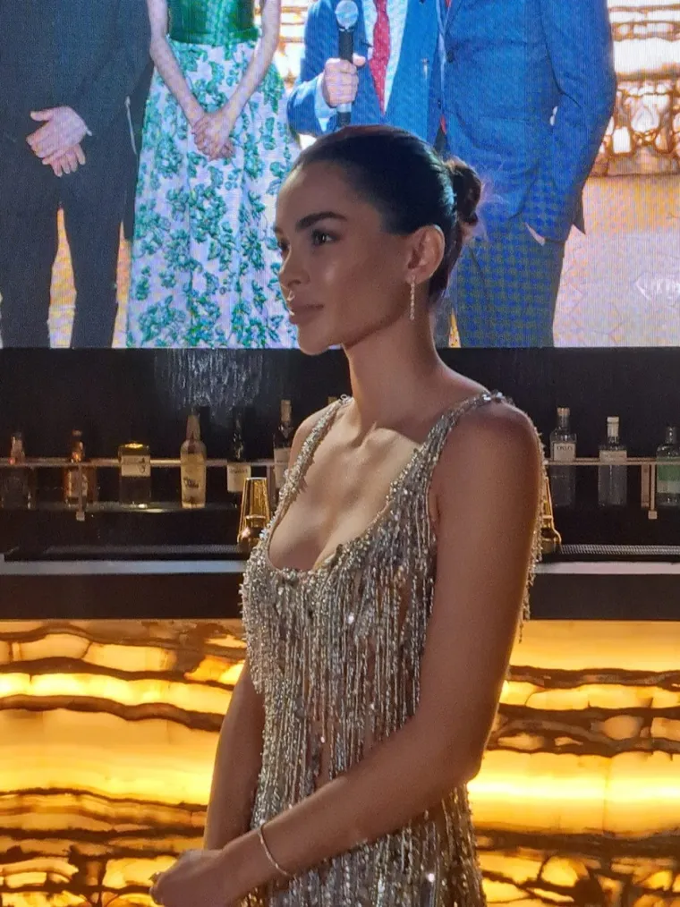 Nije joj dugo trebalo da zaboravi supruga nakon razvoda: Uhvaćena u  strastvenom poljupcu s drugom ženom