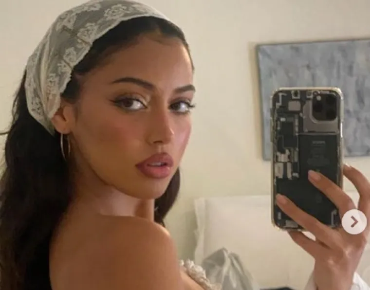 Sve je pokazala: Djevojka slavnog nogometaša ogolila guzu u jedva primjetnom bikiniju, jedan detalj ukrao svu pažnju