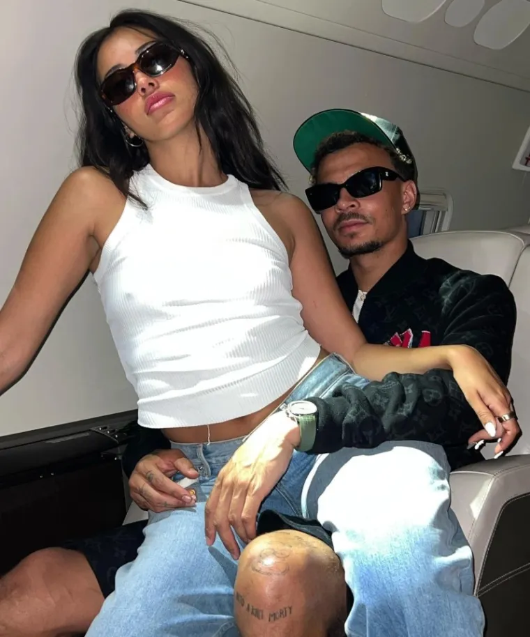 Sve je pokazala: Djevojka slavnog nogometaša ogolila guzu u jedva primjetnom bikiniju, jedan detalj ukrao svu pažnju