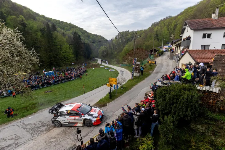 Počeo je Croatia Rally, najbolje krenuo vozač koji je lani napravio kaos na zagrebačkim ulicama