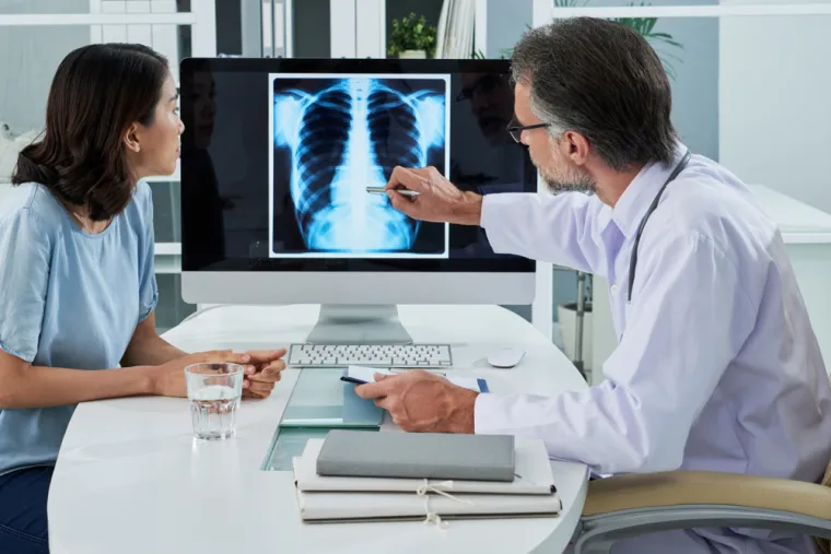 Prognoze za rak pluća nisu dobre kao za neke druge vrste raka jer se simptomi obično javljaju tek u uznapredovaloj fazi bolesti. Jedan od tri oboljela živi još godinu dana nakon dijagnoze, dok jedan od 20 živi još 10 godina od postavljanja dijagnoze.