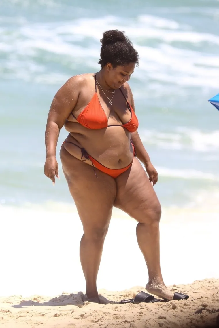 Lizzo ponosno pokazuje svoje golišavo 'plus size' tijelo, a hejterima poručuje: 'Žao mi je što vas moje savršeno lice i tijelo vrijeđaju'