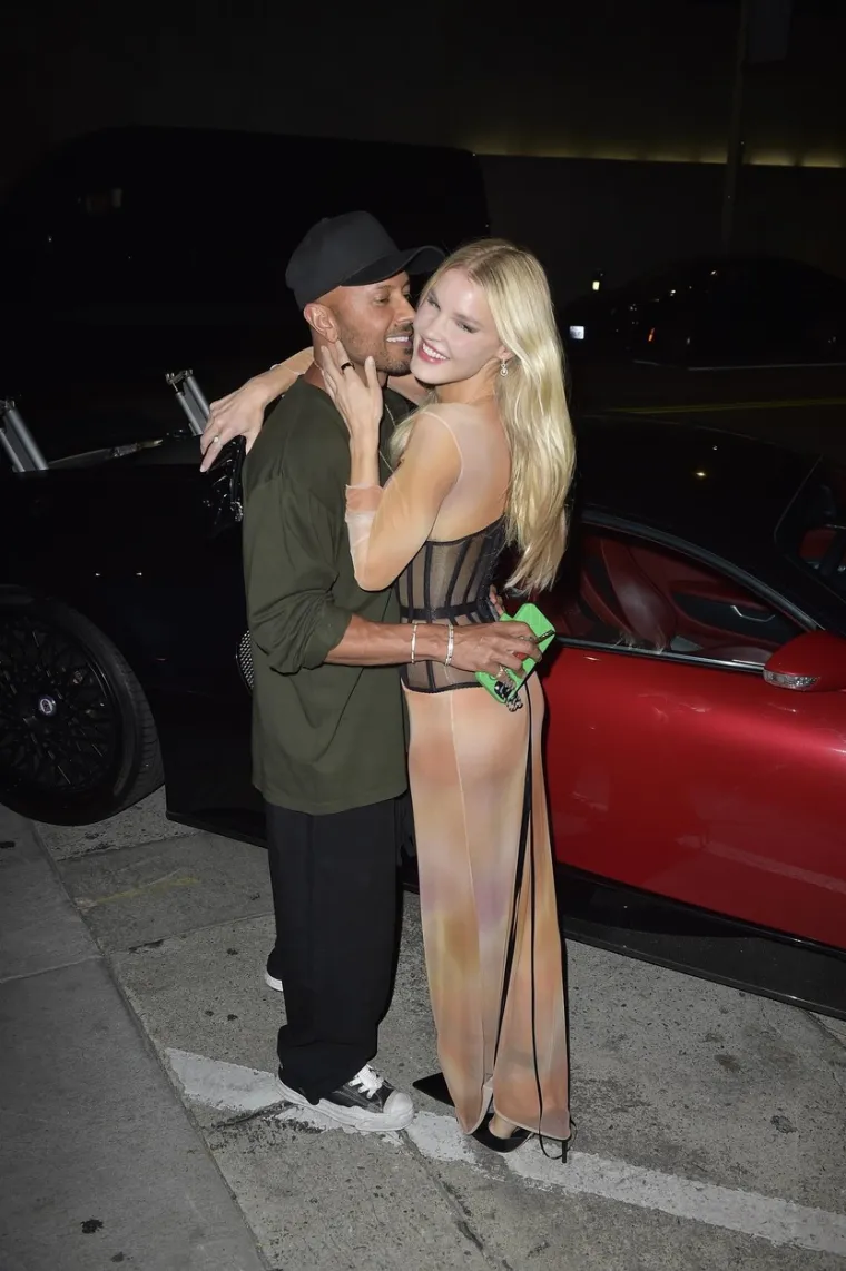 Slavna manekenka i biv&scaron;i direktor MySpacea nisu mogli maknuti ruke jedno s drugog, pogledajte kako su 'zapaprili' atmosferu