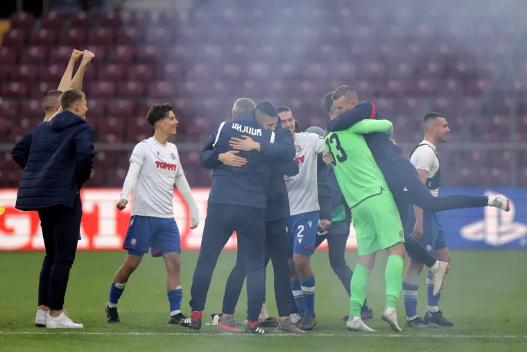 Pogledajte veliko slavlje mladih nogometaša Hajduka s navijačima