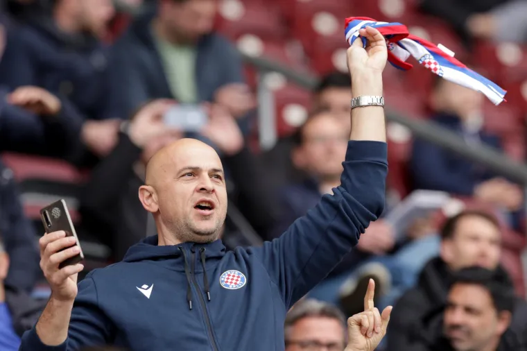 Srpski i ostali reginalni mediji dive se velikom uspjehu juniora Hajduka danas u Ženevi protiv Milana. Blic Sport tako navodi kako su "Hrvati ispisali povijest - pao je Milan". 