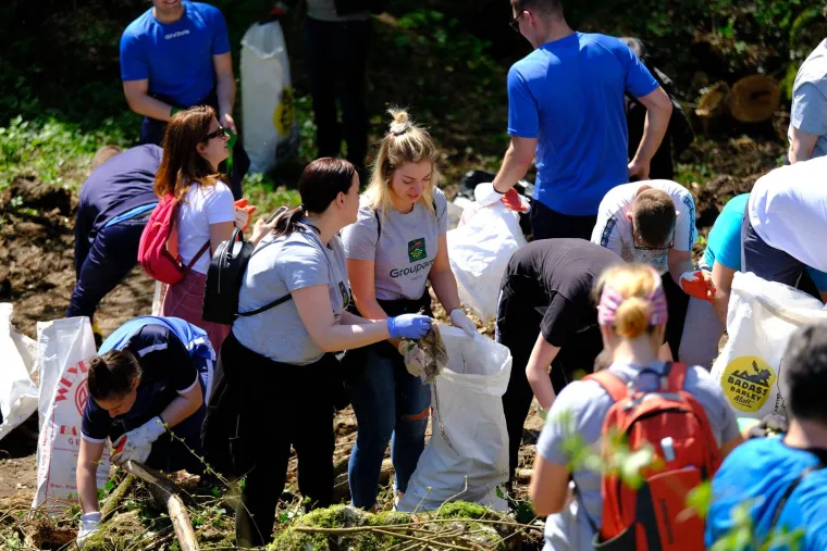 Toma&scaron;ević i Grlić Radman zasukali rukave i bacili se na posao. Pogledajte kako su čistili, sadili...