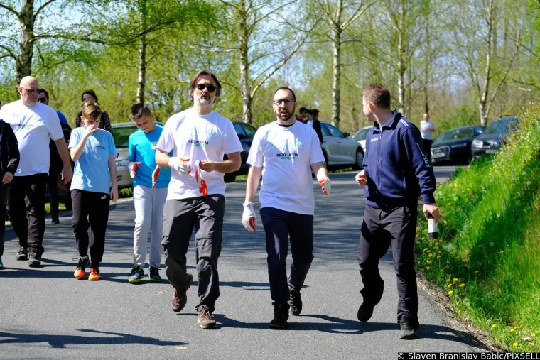 Grlić Radman i Tomašević ovog vikenda imali pune ruke posla: Uzeli motiku, sadili stabla i čistili smeće