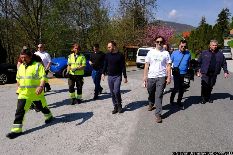 Grlić Radman i Tomašević ovog vikenda imali pune ruke posla: Uzeli motiku, sadili stabla i čistili smeće