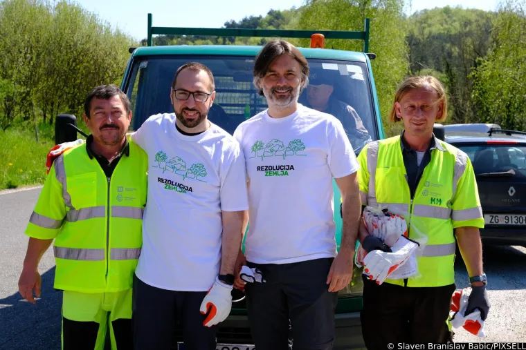 Grlić Radman i Tomašević ovog vikenda imali pune ruke posla: Uzeli motiku, sadili stabla i čistili smeće