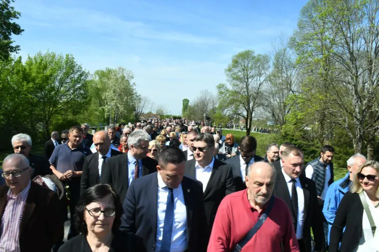 Državni vrh došao odati počast žrtvama ustaškog logora, Plenković i Milanović se ignorirali