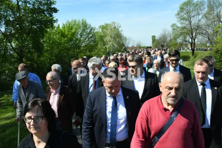 Državni vrh došao odati počast žrtvama ustaškog logora, Plenković i Milanović se ignorirali