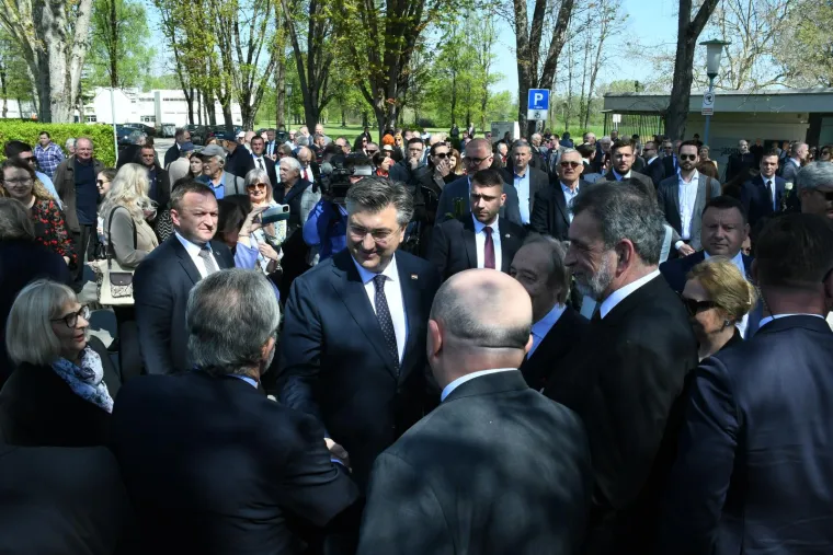 Državni vrh došao odati počast žrtvama ustaškog logora, Plenković i Milanović se ignorirali