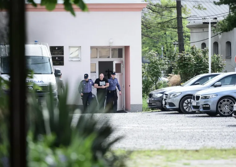Redara i drugoosumnjičenog za ubojstvo u zagrebačkom noćnom klubu iz DORH-a odveli u lisicama