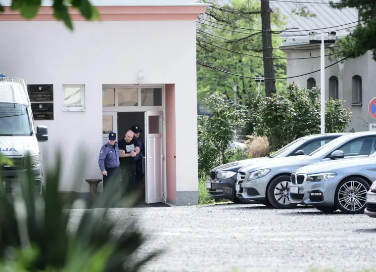 Redara i drugoosumnjičenog za ubojstvo u zagrebačkom noćnom klubu iz DORH-a odveli u lisicama