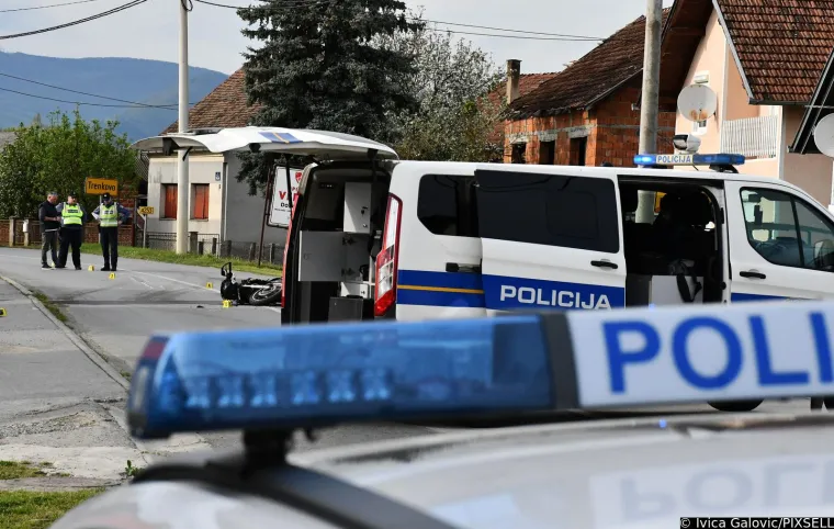 Jezivi prizori: Motociklist i suvozačica poginuli u sudaru s automobilom u Novim Mihaljevcima