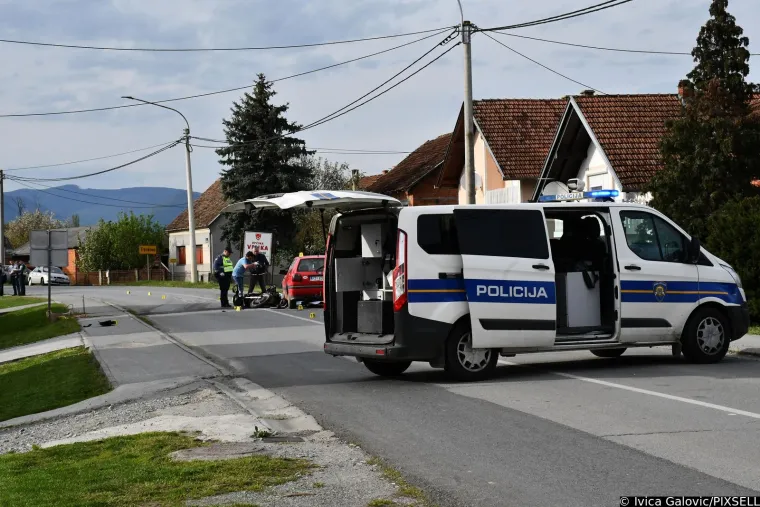 Jezivi prizori: Motociklist i suvozačica poginuli u sudaru s automobilom u Novim Mihaljevcima