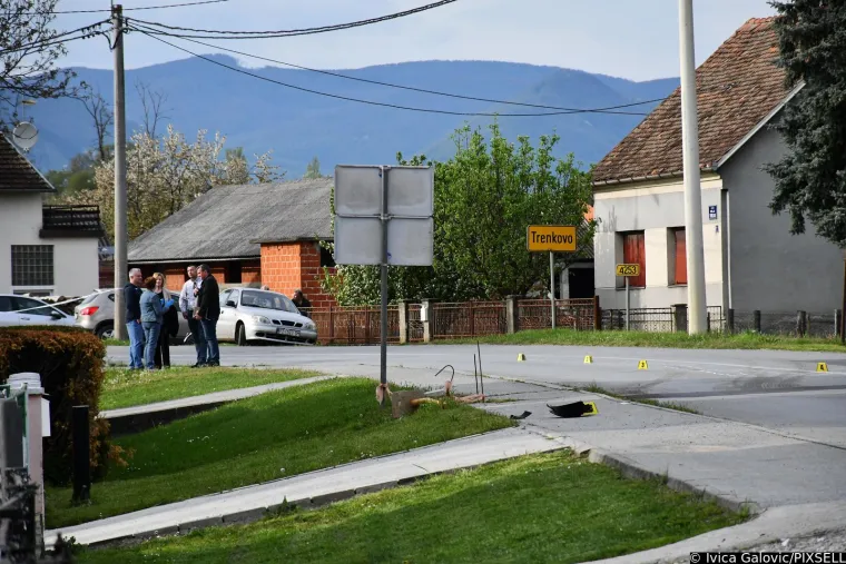 Jezivi prizori: Motociklist i suvozačica poginuli u sudaru s automobilom u Novim Mihaljevcima