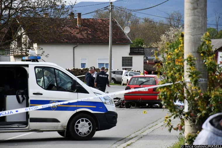 Jezivi prizori: Motociklist i suvozačica poginuli u sudaru s automobilom u Novim Mihaljevcima