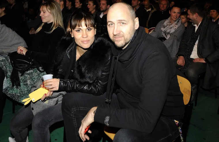 "Zavr&scaron;ila na psihijatriji, zavr&scaron;ila sam u bolnici i rodila zbog &scaron;oka, a tad sam nosila drugo dijete, Niku. Stvarno sam bila trudna tada i do&scaron;ao je taj trač do nas i ja sam stvarno rodila zbog Petra Gra&scaron;e Niku 27. veljače, zaista sam rodila", nastavila je Viktorija.