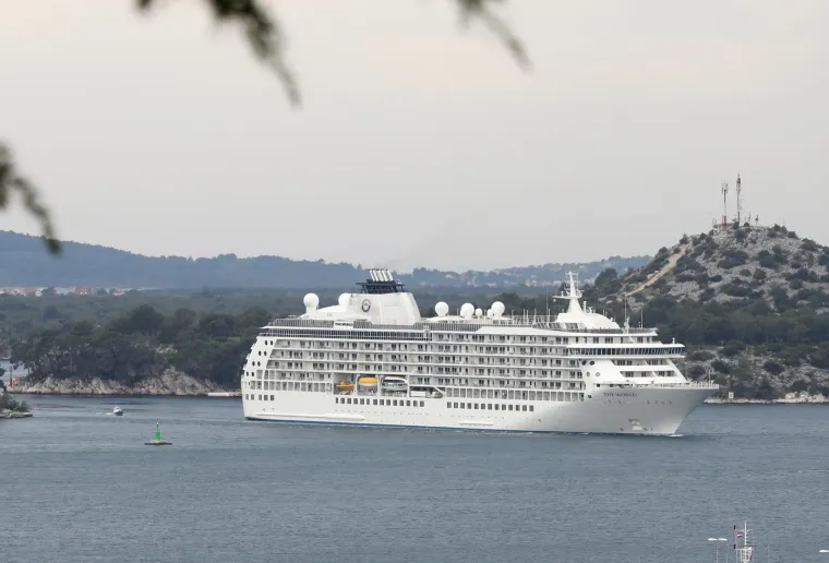 U Šibenik uplovio najveći i najluksuzniji privatni kruzer na svijetu: Vlasnici žive na brodu