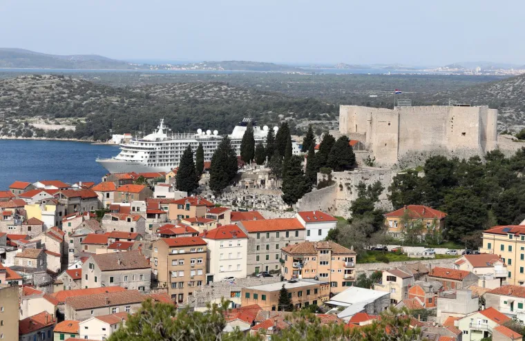 U Šibenik uplovio najveći i najluksuzniji privatni kruzer na svijetu: Vlasnici žive na brodu