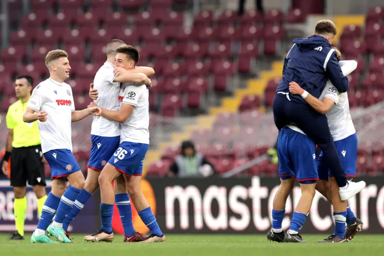 Atmosfera se zagrijava: Pojavile se prve fotografije navijača Hajduka uoči finala Lige prvaka