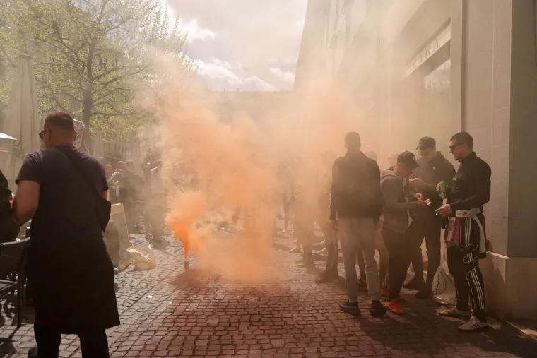 Navijači okupirali Ženevu: Hajdukovci ponijeli harmoniku i dimne bombe, pogledajte fotografije