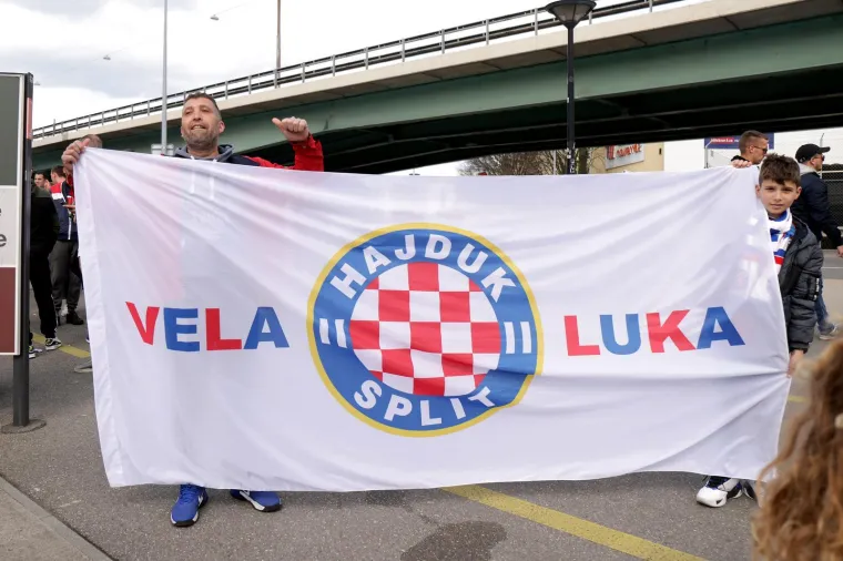 Ma tko se to ukazao među navijačima Hajduka ispred stadiona u Ženevi?