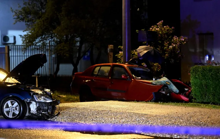 Ovo je mjesto strave gdje je poginula jedna osoba: Pogledajte &scaron;to je ostalo od dva auta koja su se frontalno sudarila