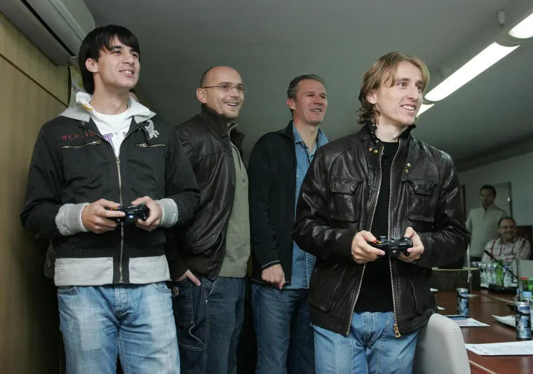 Iskopali smo zaboravljene fotografije Modrića, Prosinečkog, Bandića, Bi&scaron;ćana i ekipe: Bila su to neka druga vremena, pogledajte &scaron;to su radili