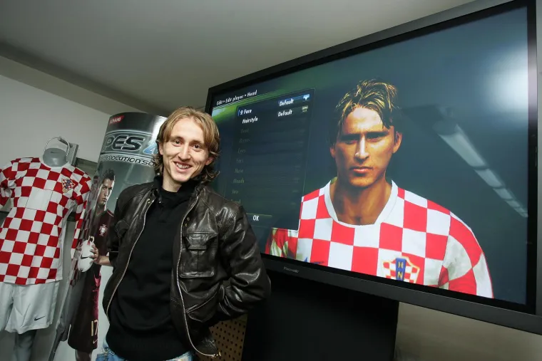 Iskopali smo zaboravljene fotografije Modrića, Prosinečkog, Bandića, Bi&scaron;ćana i ekipe: Bila su to neka druga vremena, pogledajte &scaron;to su radili