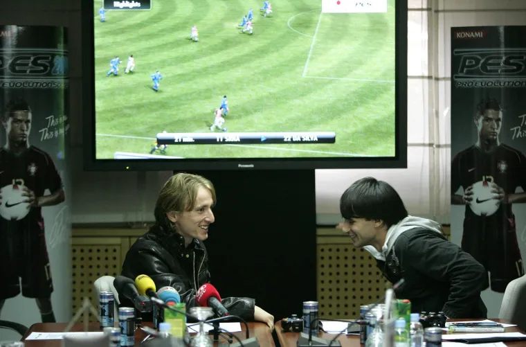 Iskopali smo zaboravljene fotografije Modrića, Prosinečkog, Bandića, Bi&scaron;ćana i ekipe: Bila su to neka druga vremena, pogledajte &scaron;to su radili