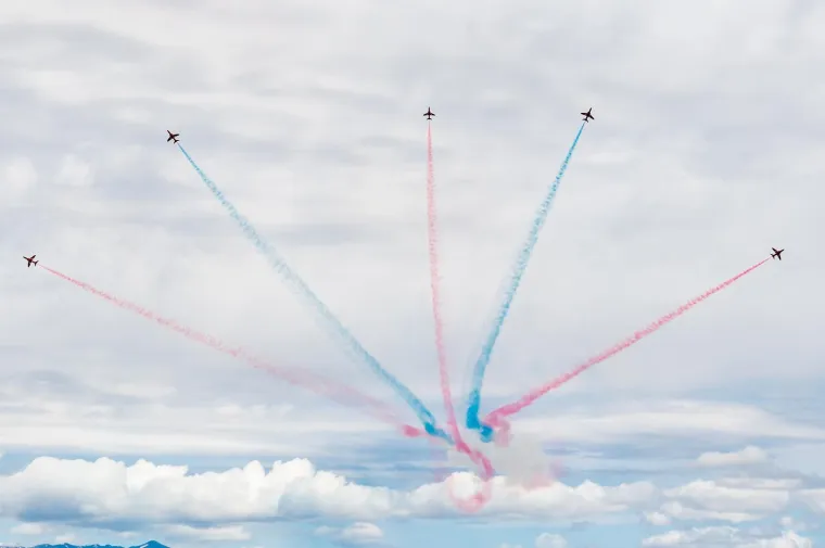 Zaboravite na Toma Cruisea i Top Gun, ovi na&scaron;i i britanski dečki rade stvari od kojih će vam se zavrtjeti u glavi